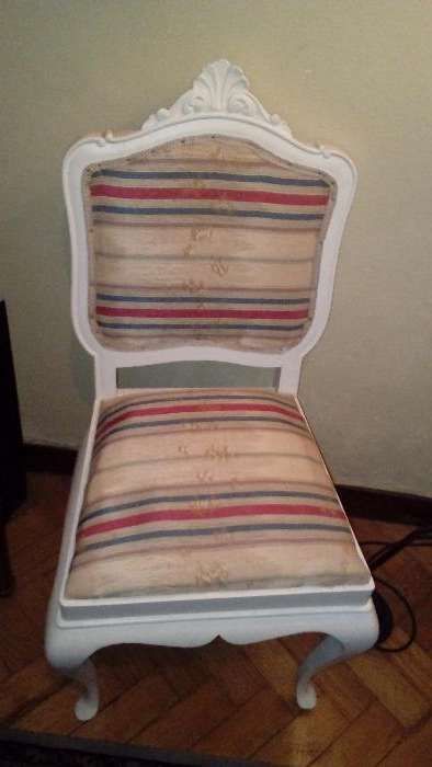 Cadeira antiga restaurada com forro antigo