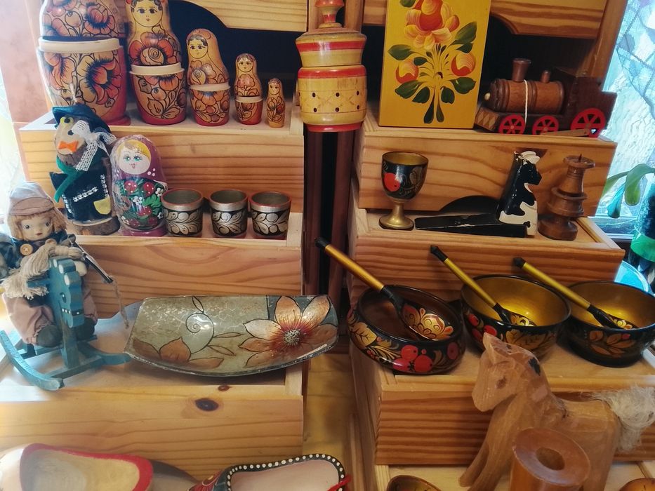 Коллекция. Фигурки из дерева. Матрёшки. Хохлома и др.