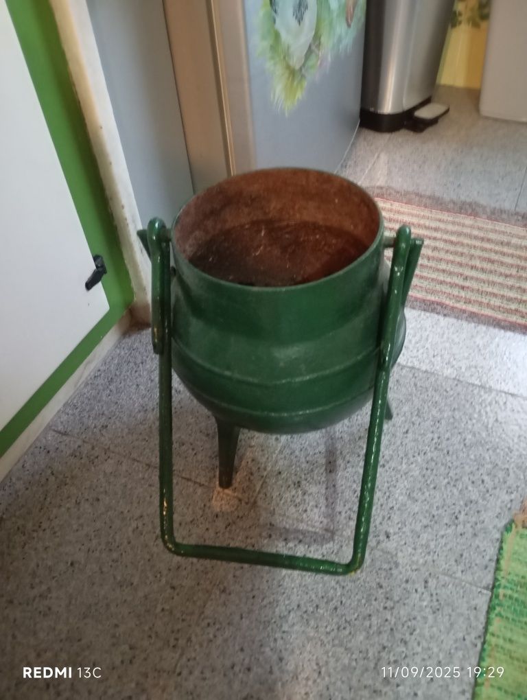 Panela antiga em ferro