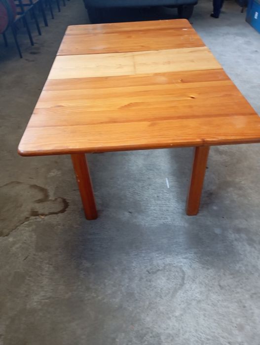 Vendo esta mesa muita bonita bom estado
