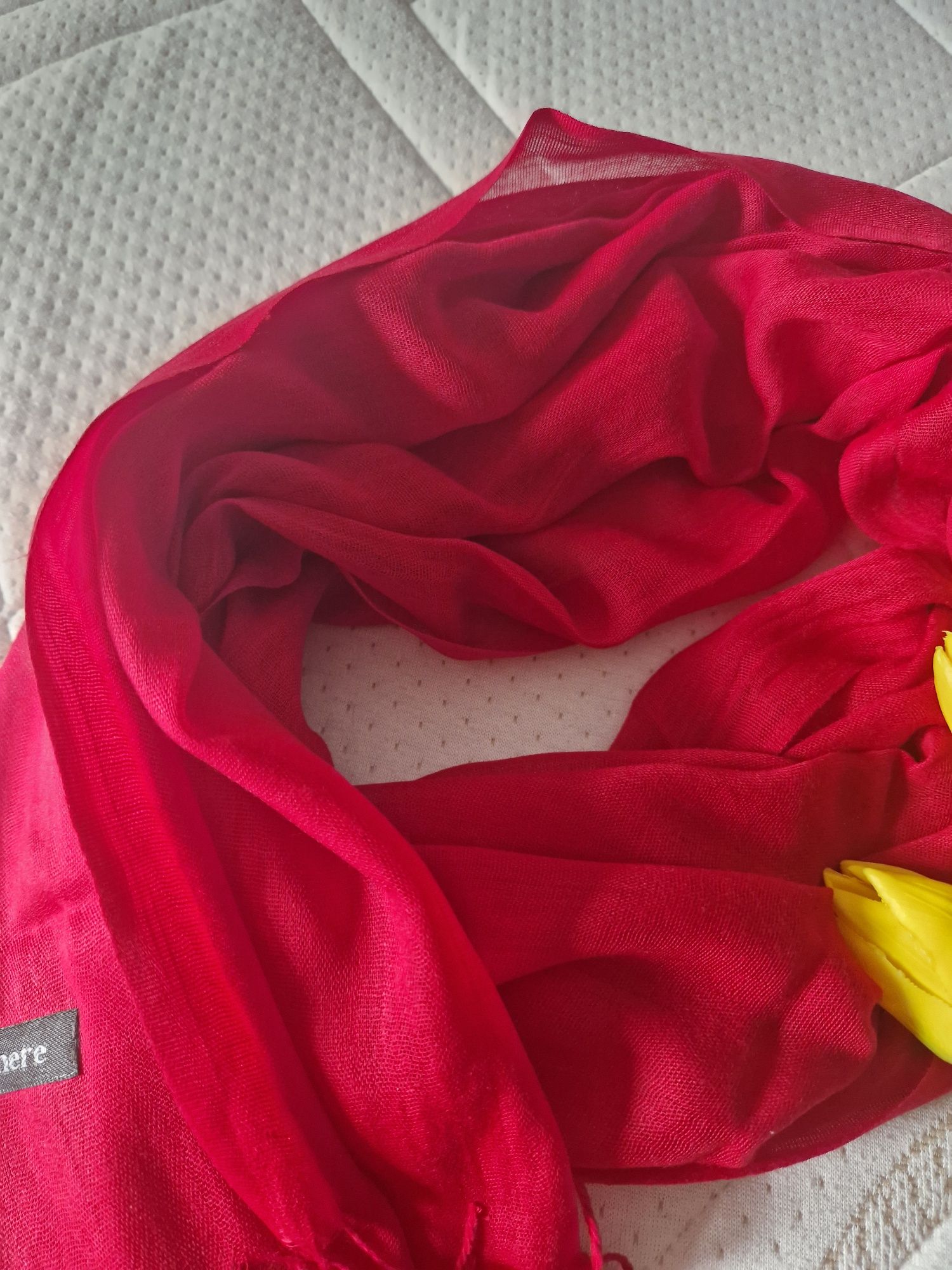 Czerwony  szalik Cashmere, elegancki i stylowy klasyczny, casualowy
