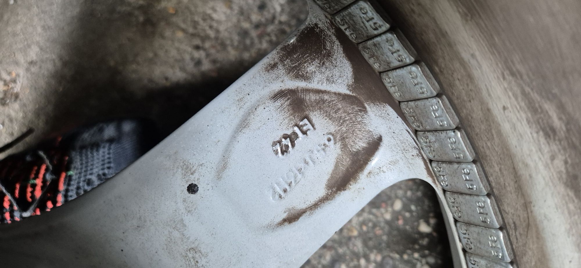 Kpl.alu felg do VW 16 z oponami 215 r55 16