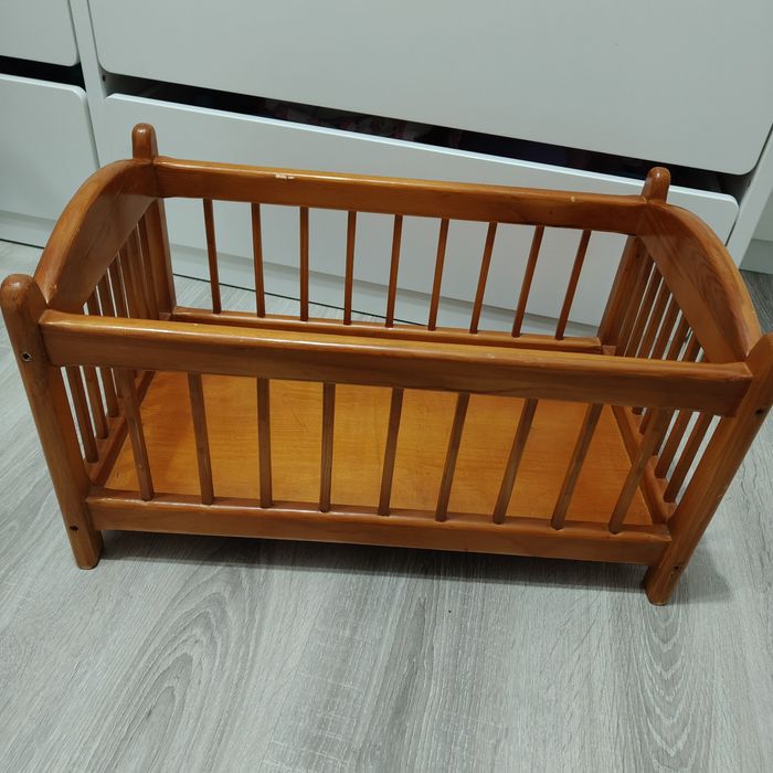 Drewniane łóżeczko dla lalek