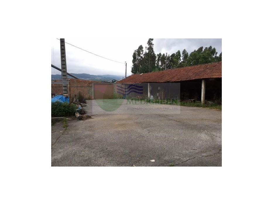 Armazém De Carpintaria | Aviário Em Cedrim
