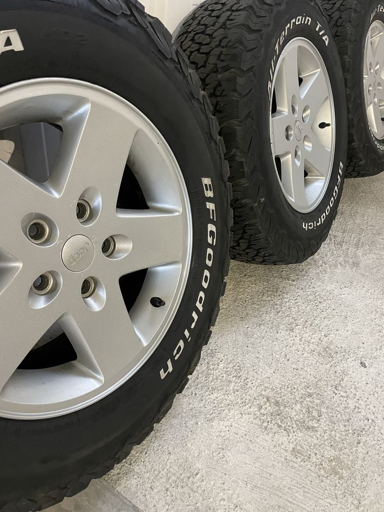 Jantes jeep com pneus Bf