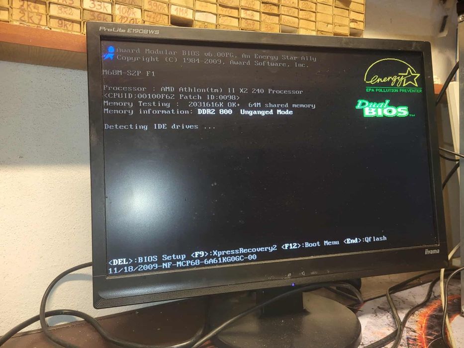 Monitor LCD iiyama 19" ProLite E1908 + kabel