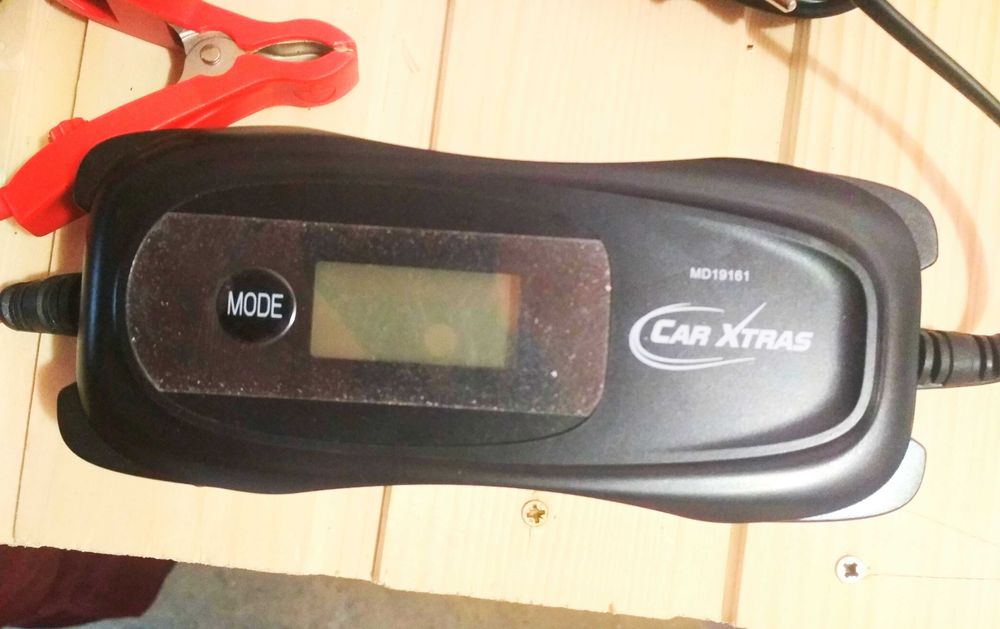 Німецький зарядний пристрій для акумуляторів 6 і 12 вольт