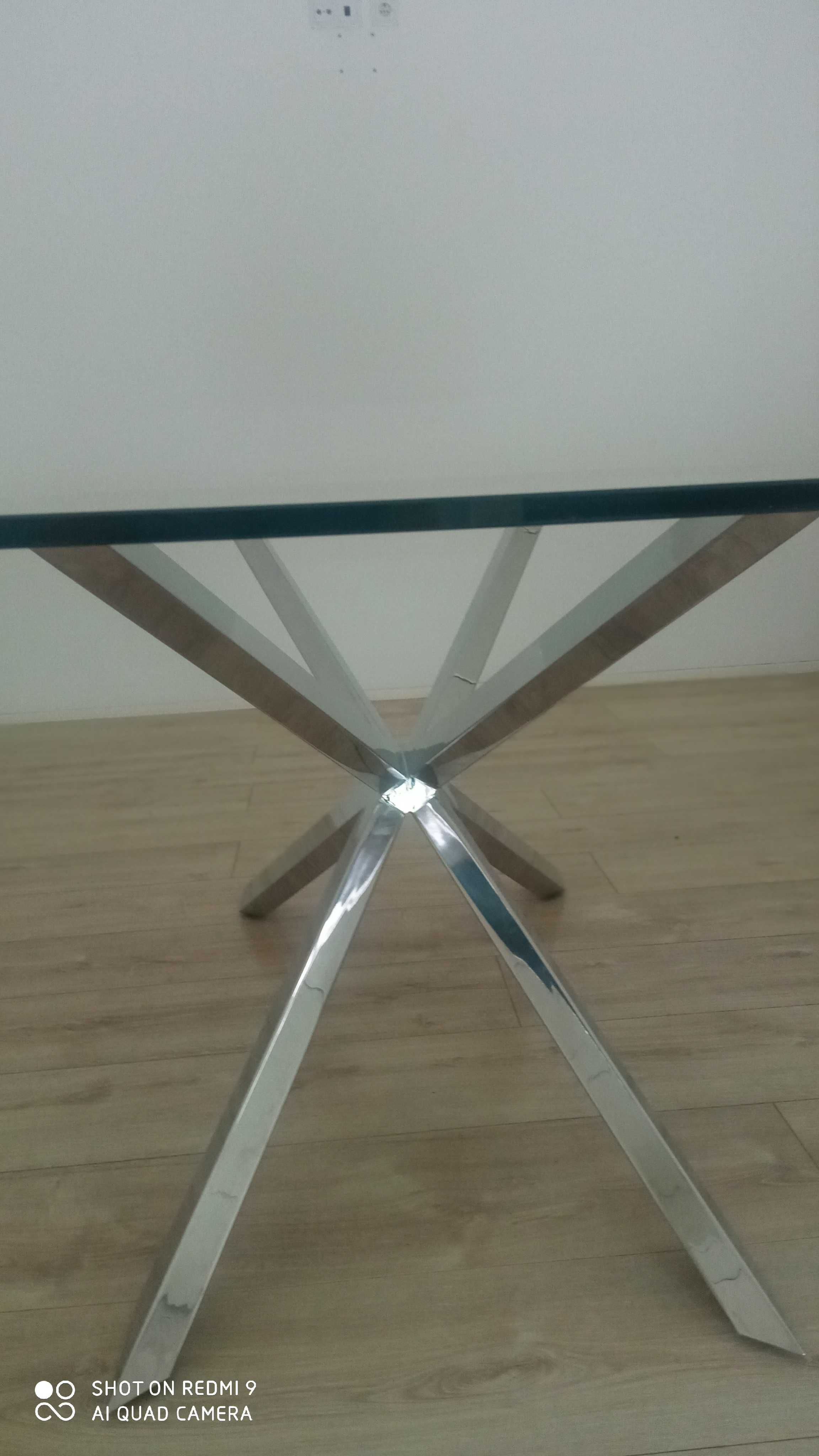 Mesa de vidro com pé em inox