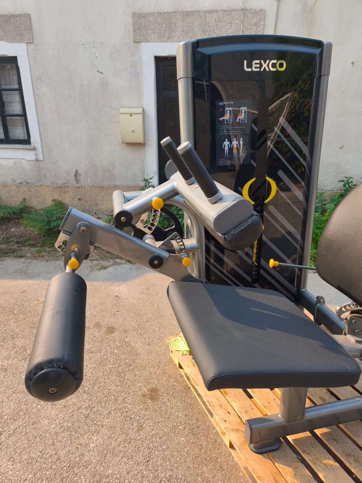 Leg curl sentado lexco