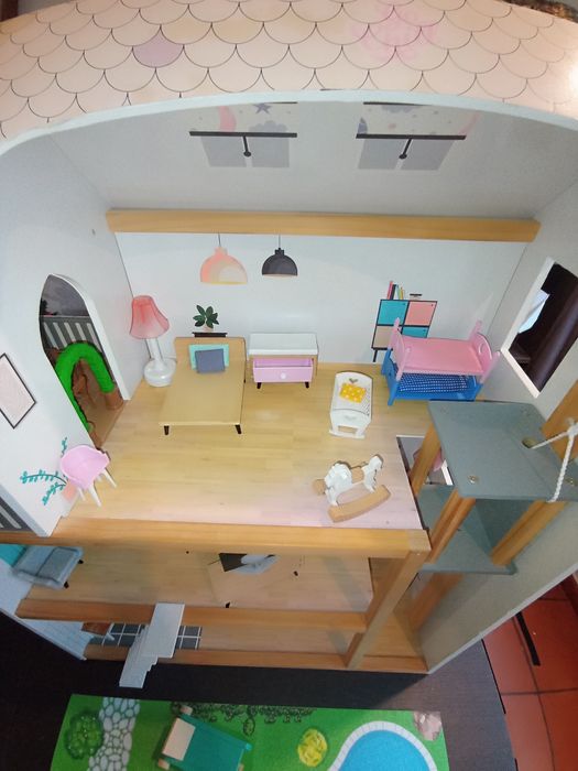 Casa  de bonecas de madeira + acessórios