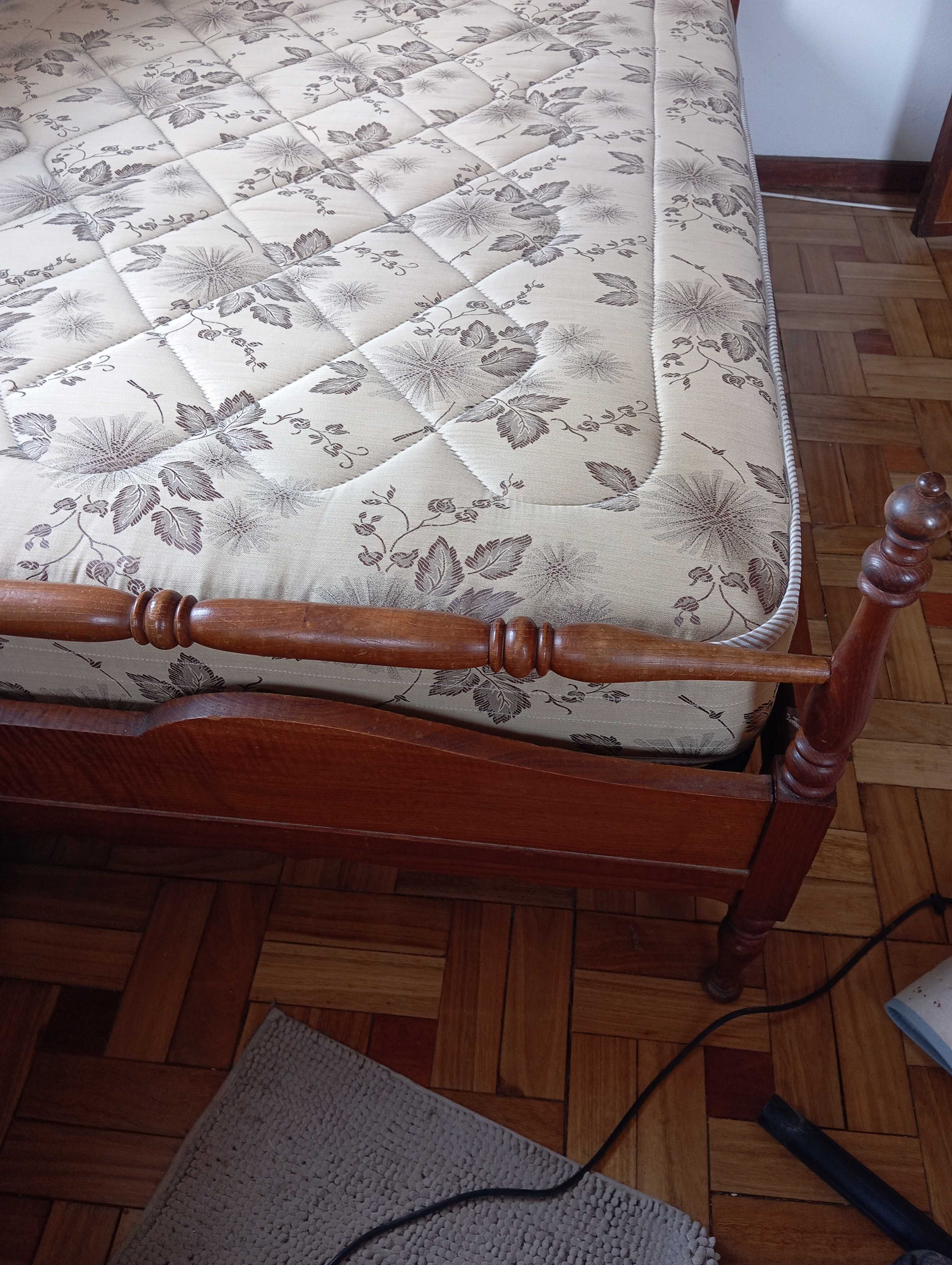 Cama de casal + colchão