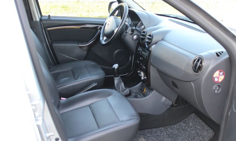 Dacia Duster 2010 бензин 1.6 Передній привод