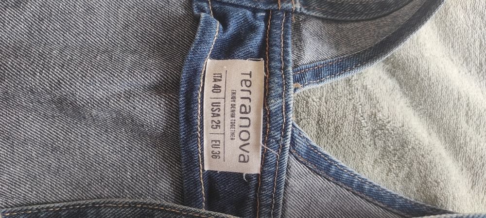 Джинсовий комбінезон р. 36 бу