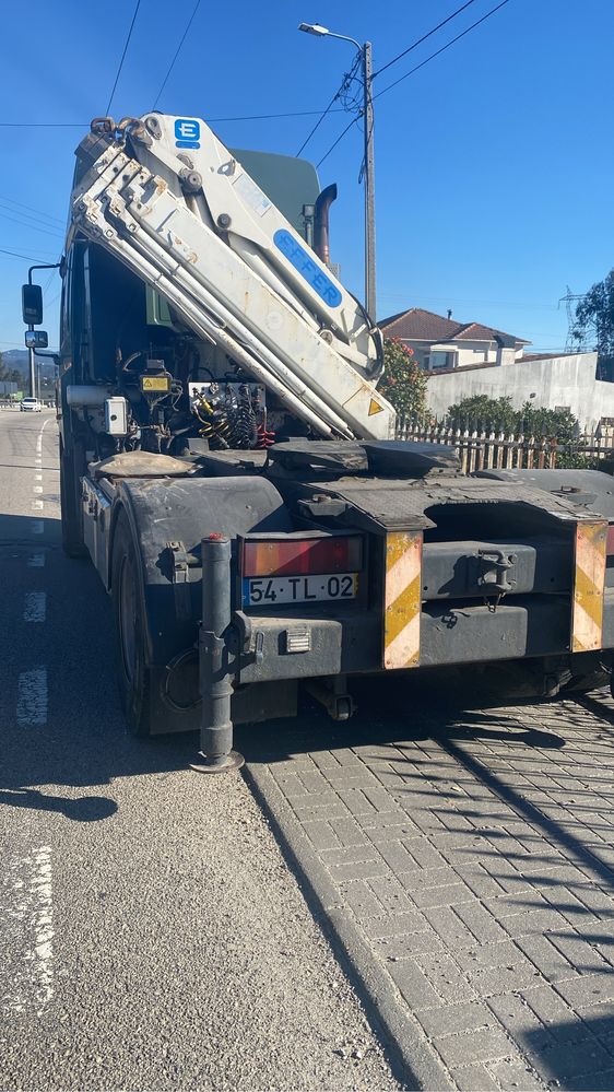 Camiao tractor  grua DAF CF e