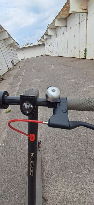 Продам электросамокат Kugoo M365