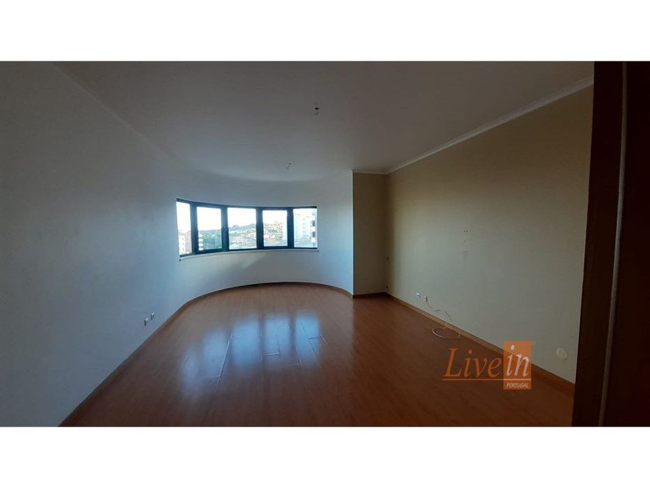 Apartamento T3 em Alenquer com Vista Deslumbrante sobre a Vila Pito...