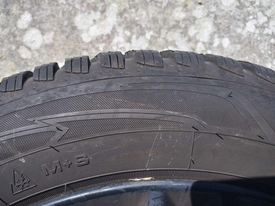 Pneus de muita qualidade vendem-se