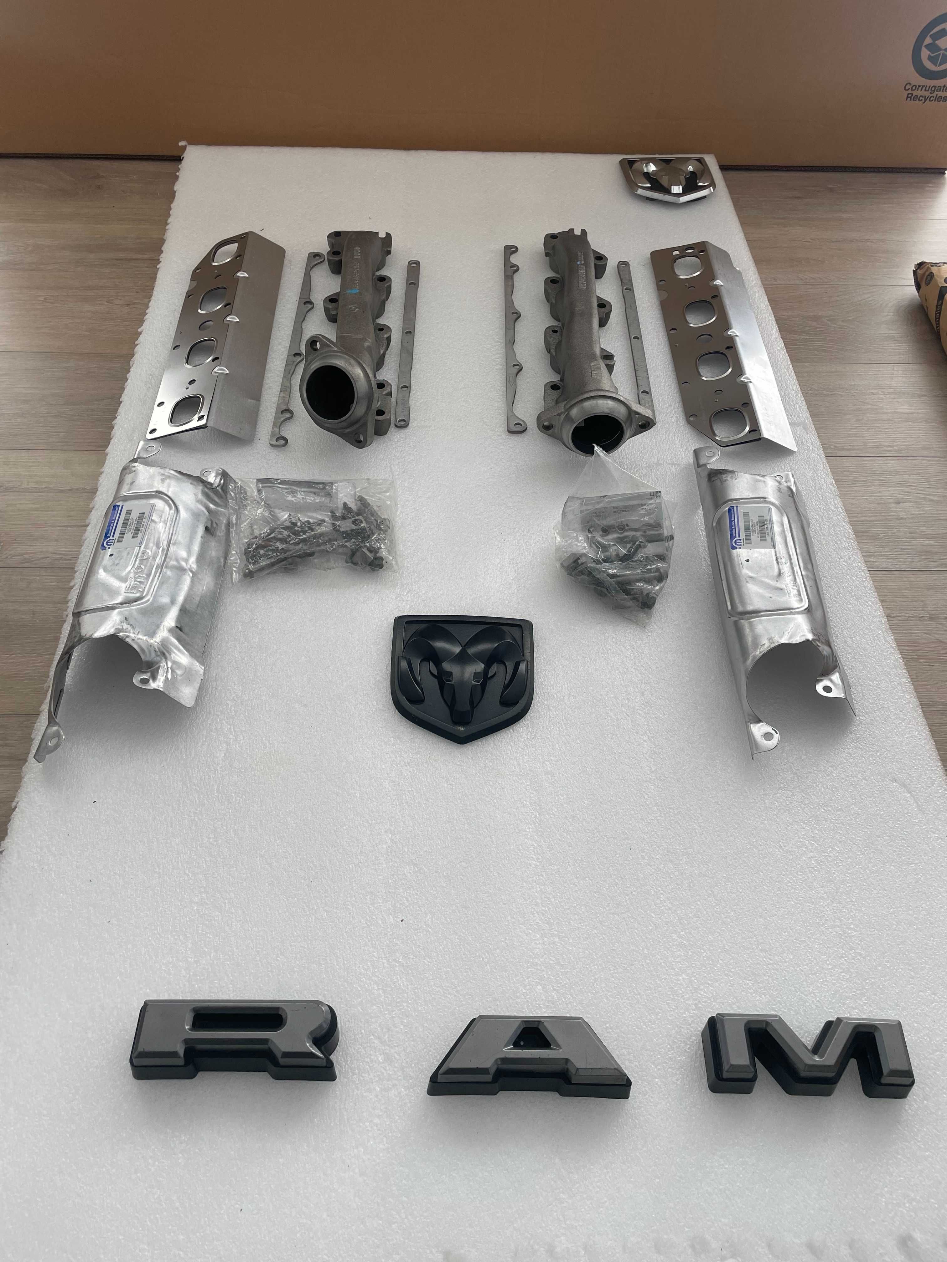 Kolektor wydechowy prawy RAM 1500 DS 5.7 V8 HEMI 2013 - 2019 ORGINAŁ