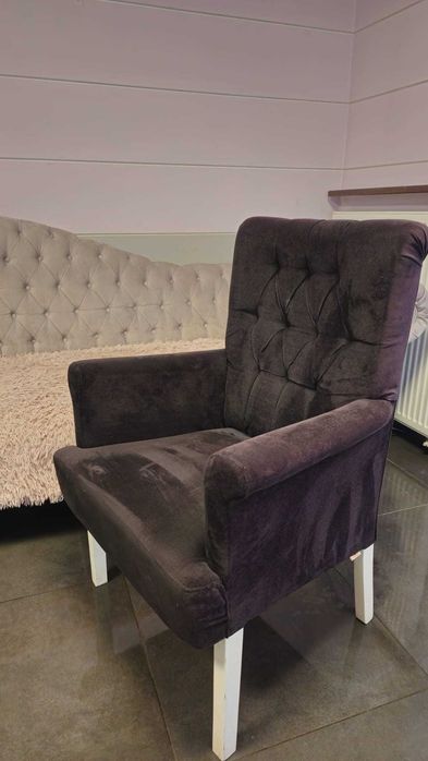 Eleganckie Fotele Tapicerowane – Komfort i Styl | 14 sztuk dostępnych!