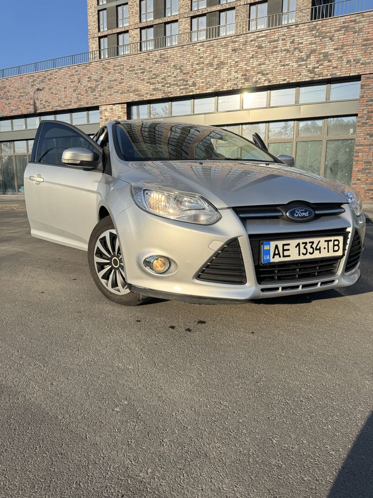 Ford Focus 2013рік 1л турбований двигун, економічний та спритний