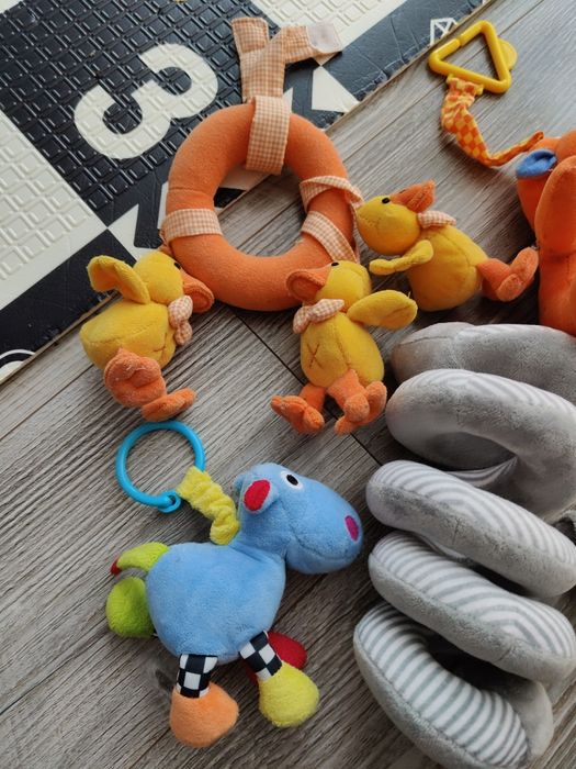 Zabawki do wózka, łóżeczka