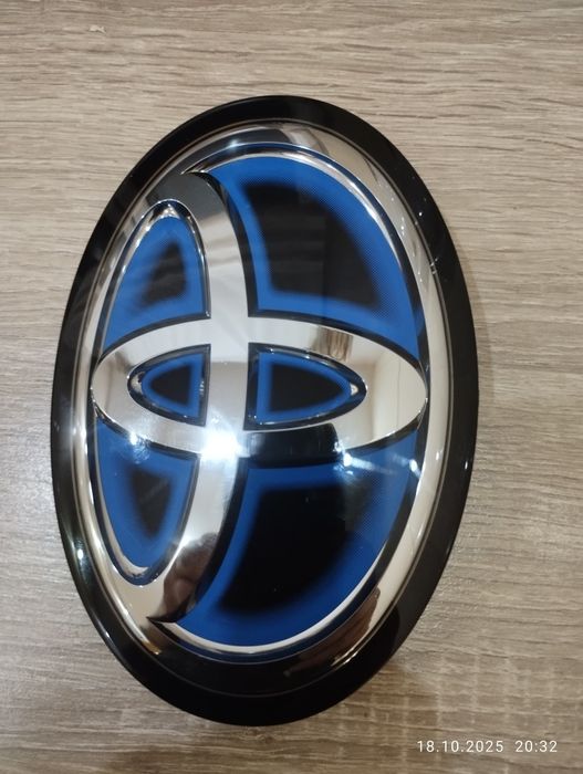 Znaczek , logo Toyota Rav4  Camry
