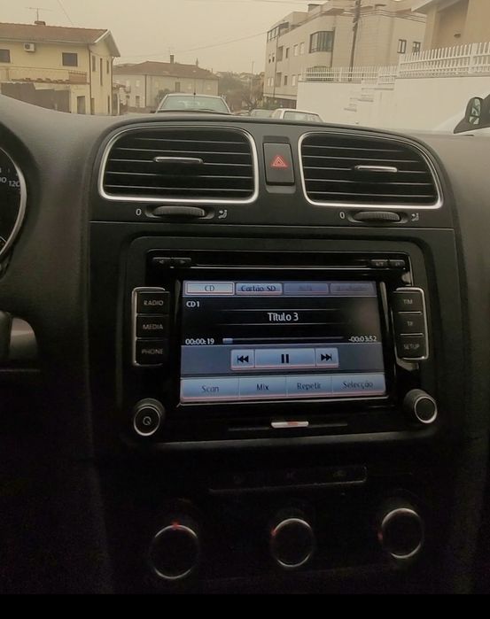 Radio golf 6. Vendi o carro e tireio.