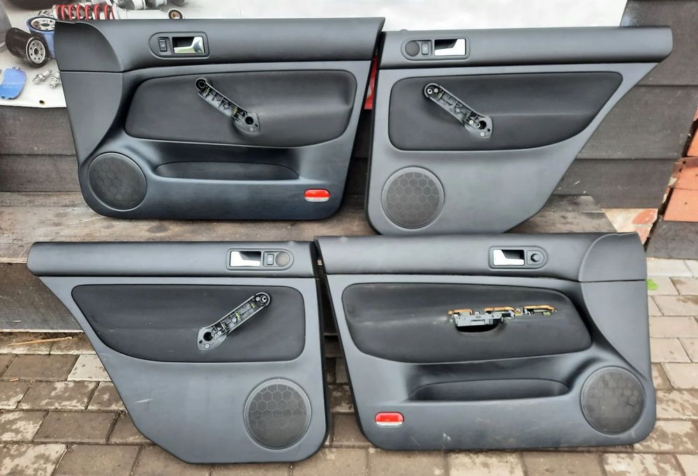 BOCZKI DRZWI TYŁ VW BORA GOLF IV KOMBI