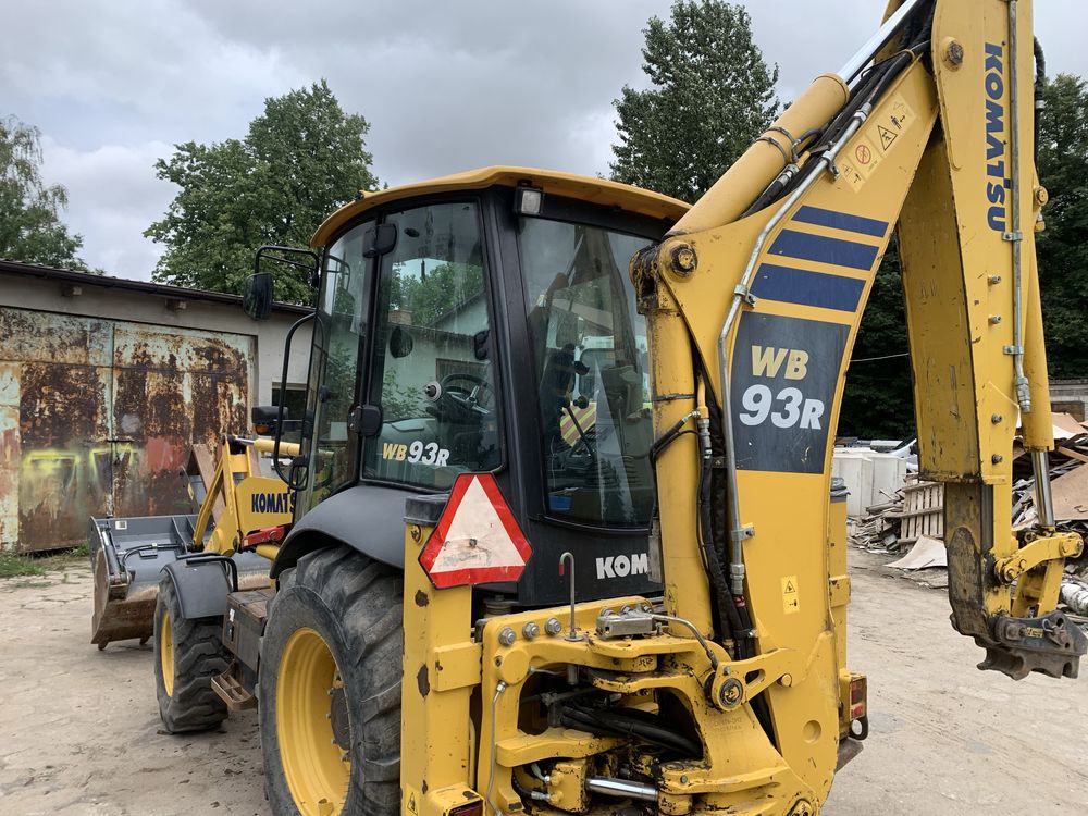 Koparko-ladowarka Komatsu wb93r