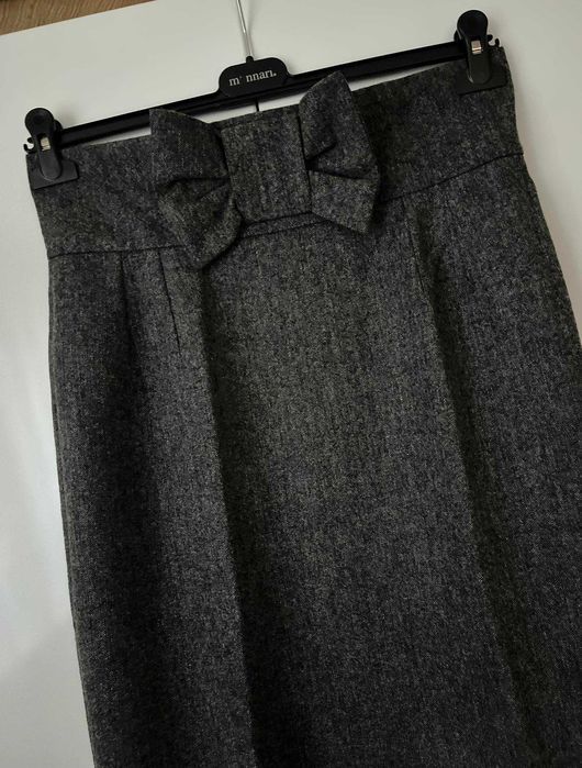 BIALCON szykowna spódnica z ozdobną kokardą 40/42. Szary melanż.