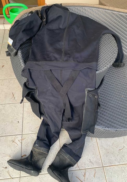 Sprzedam suche skafandry nurkowe