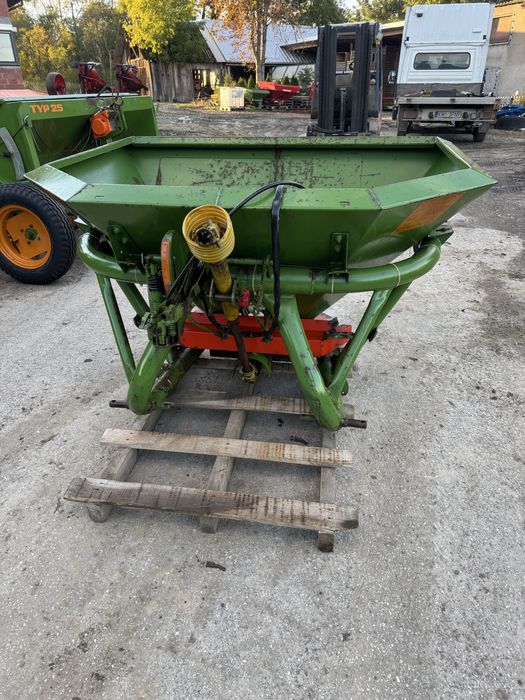 W ofercie rozsiewacz Amazone ZA-F 604R