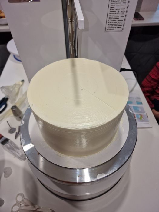 Аппарат для декорирования тортов.