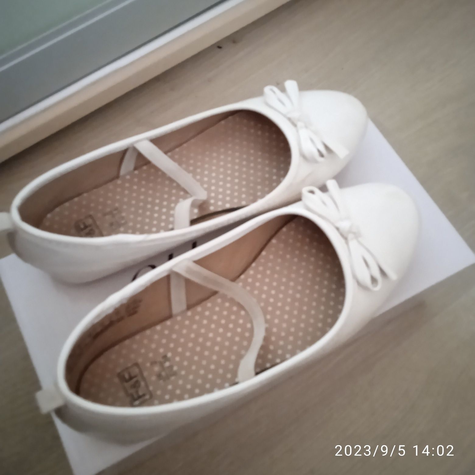 Білі туфельки розмір 34