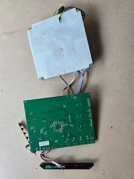 Płyta główna i zasilacz monitora - cześci elektroniczne UHD400 4K