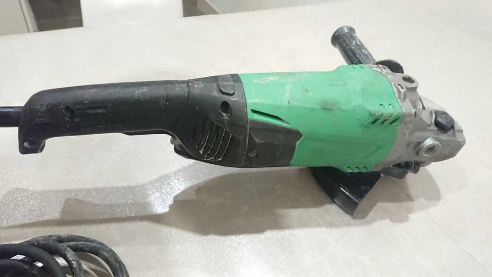 Болгарка (угловая шлифмашина) Hitachi G23ST