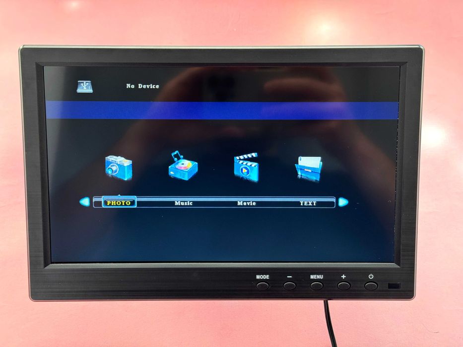 Большой, универсальный монитор (AV, HDMI, VGA, USB, BNC входы)