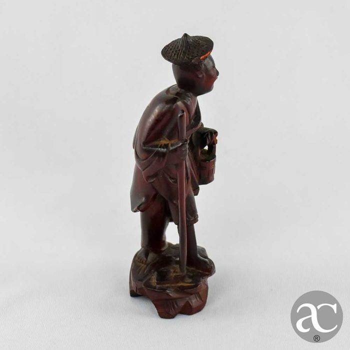 Figura de homem, China, em madeira exótica