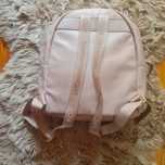 Michael Kors plecaczek mały backpack różowy z napisami na ramionach i