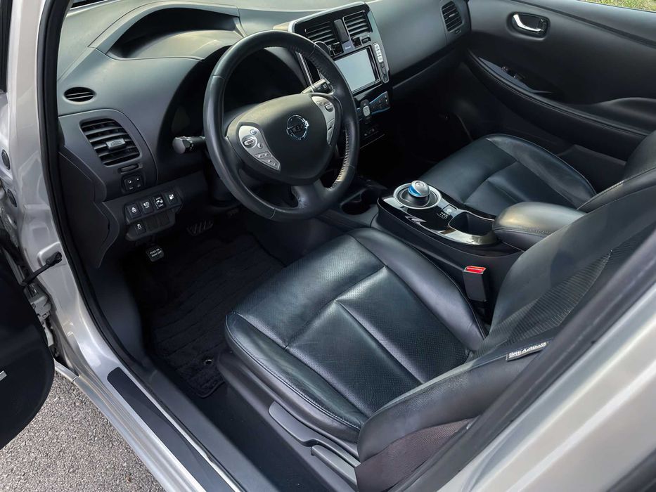 Nissan LEAF      2015