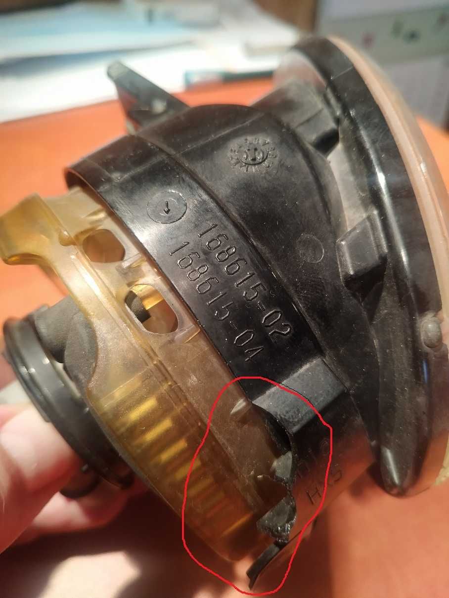 Halogen z żarówką VW 5K0 94jeden 70zero reflektor przeciwmgłowy Hella