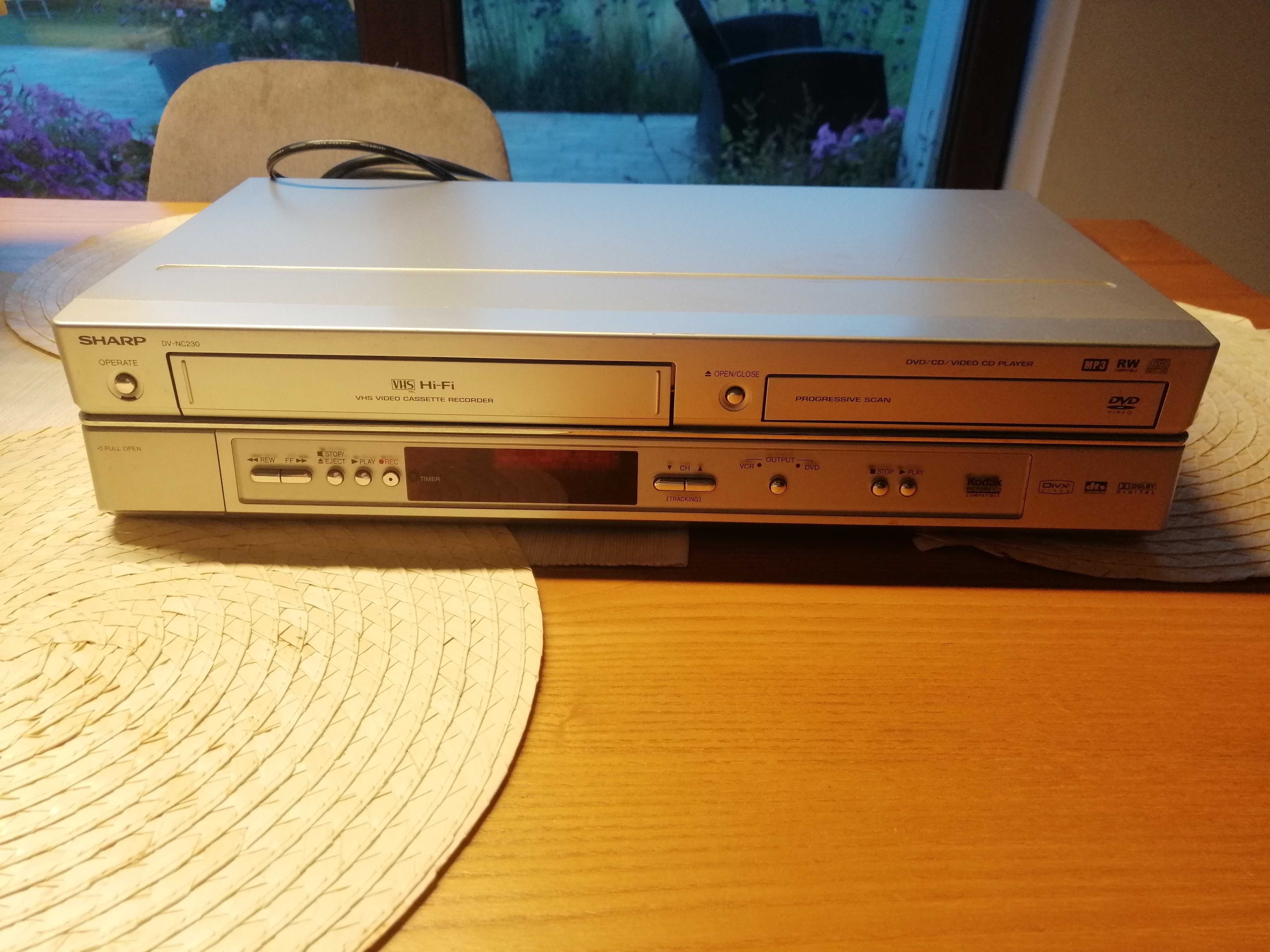 Magnetowid z odtwarzaczem DVD Sharp DV-NC230