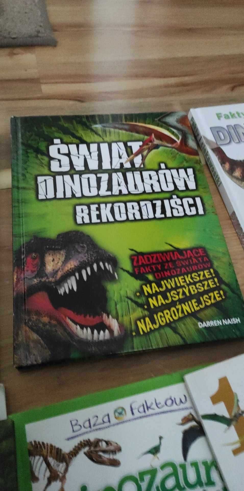 Książki o tematyce dinozaury