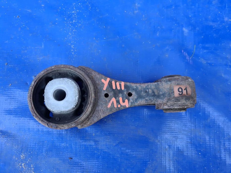 Toyota YARIS III 11- poduszka silnika 1.4 skrzyni