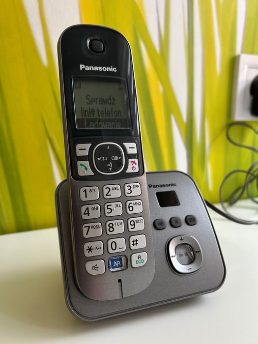 Telefon stacjonarny Panasonic KX-TG6821 z automatem zgłoszeniowym
