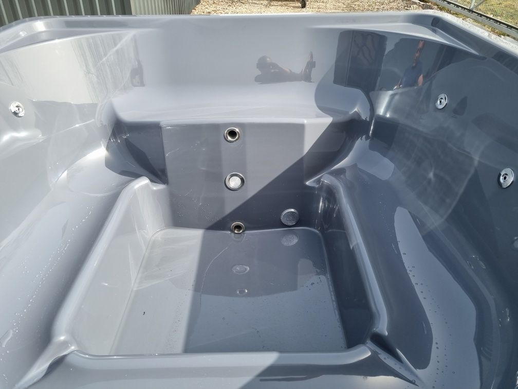 Jacuzzi kwadrat 2.2x2.2 m hydromasaż Spa ogrodowe