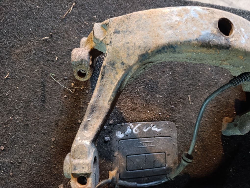 Zwrotnica piasta lewa zawieszenie audi A6 C5 a4 b5 volkswagen passat B