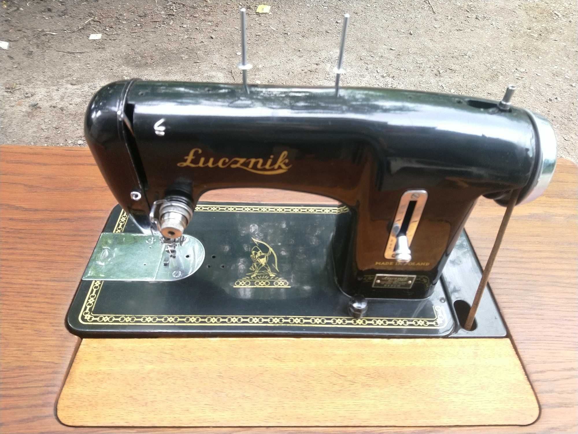 Oryginalna zabytkowa maszyna do szycia Łucznik ART-DECO  lata 60 XX w.