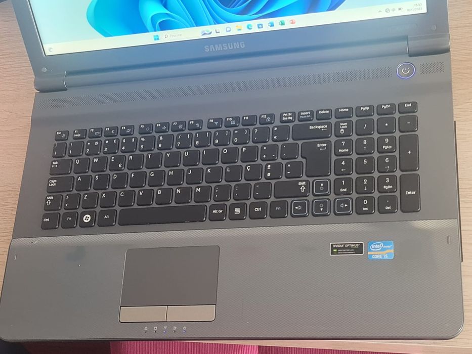 Portátil Samsung 17" ecrã