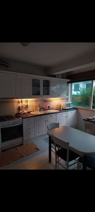 Quarto em Caxias perto da estação